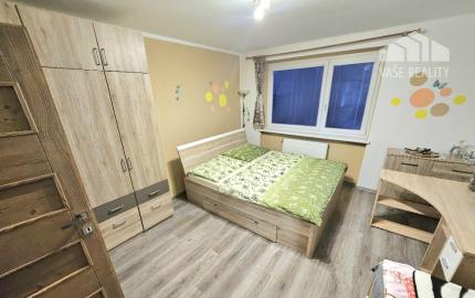 RODINNÝ DOM- VEĽKÉ CHLIEVANY- POZEMOK 1001 m2- 5 IZBOVÝ