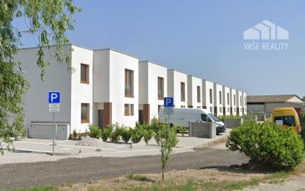 4 IZB. NOVOSTAVBA  RODINNÝ DOM, S POZEMKOM 256 M2, NOVÁ DEDINKA