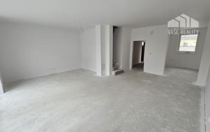4 IZB. NOVOSTAVBA  RODINNÝ DOM, S POZEMKOM 256 M2, NOVÁ DEDINKA