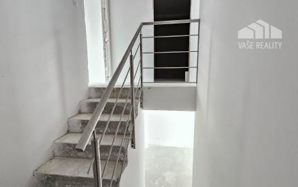 4 IZB. NOVOSTAVBA  RODINNÝ DOM S POZEMKOM 233 M2, NOVÁ DEDINKA