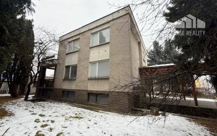 Rodinný dom v centre Dubnice nad Váhom, pozemok 583 m2