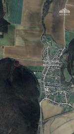 Rekreačný pozemok pri lese 1 139 m2 - možnosť výstavby chatky - Trenčianske Bohuslavice