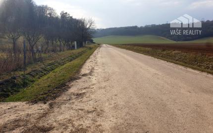 Rekreačný pozemok pri lese 1 139 m2 - možnosť výstavby chatky - Trenčianske Bohuslavice