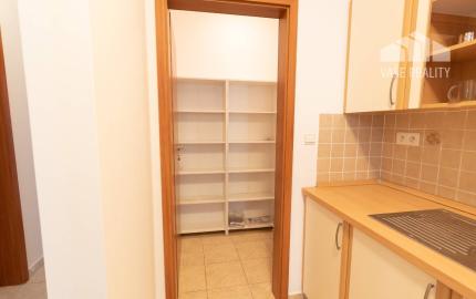 -REZERVOVANÉ-   Luxusný 2-izbový byt + 2 balkóny, 73 m², Hrachová ul. 