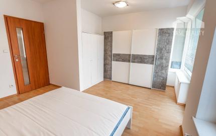 -REZERVOVANÉ-   Luxusný 2-izbový byt + 2 balkóny, 73 m², Hrachová ul. 