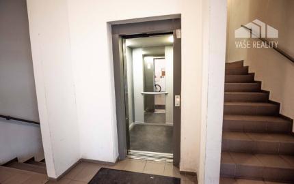 -REZERVOVANÉ-   Luxusný 2-izbový byt + 2 balkóny, 73 m², Hrachová ul. 