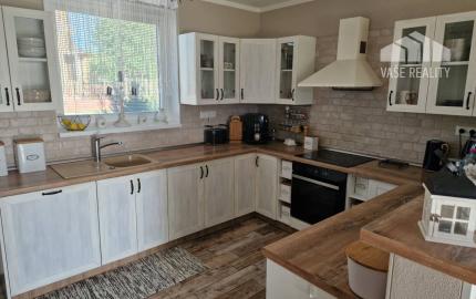 Novostavba - bungalov 100 m2 v obci Košeca, pozemok 800 m2