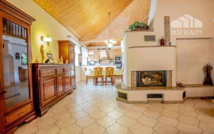 Krásny 7-izbový RD, 328 m² + 1389 m² pozemok, Trebostovo, okres Martin