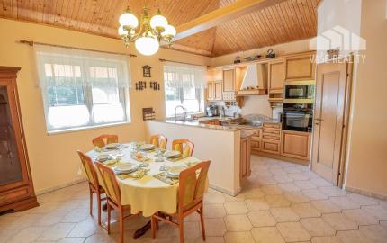 Krásny 7-izbový RD, 328 m² + 1389 m² pozemok, Trebostovo, okres Martin