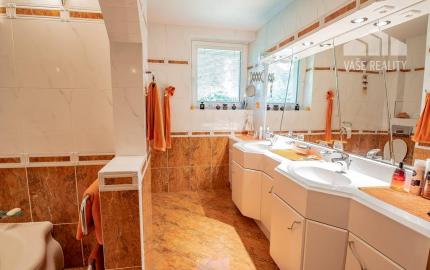 Krásny 7-izbový RD, 328 m² + 1389 m² pozemok, Trebostovo, okres Martin