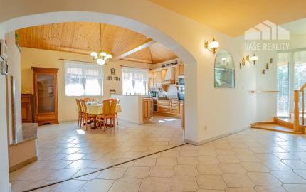 Krásny 7-izbový RD, 328 m² + 1389 m² pozemok, Trebostovo, okres Martin