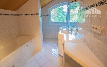 Krásny 7-izbový RD, 328 m² + 1389 m² pozemok, Trebostovo, okres Martin