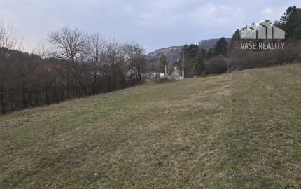 STAVEBNÝ POZEMOK 1334 m2 + VEĽKÁ ZÁHRADA 900 m2 TRENČIANSKE MITICE