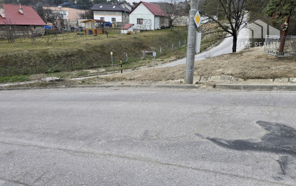 STAVEBNÝ POZEMOK 1334 m2 + VEĽKÁ ZÁHRADA 900 m2 TRENČIANSKE MITICE