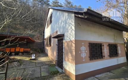 Rekreačný dom – murovaná chata s krbom, kanalizáciou a novou strechou, Dobrá Voda