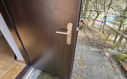 Rekreačný dom – murovaná chata s krbom, kanalizáciou a novou strechou, Dobrá Voda