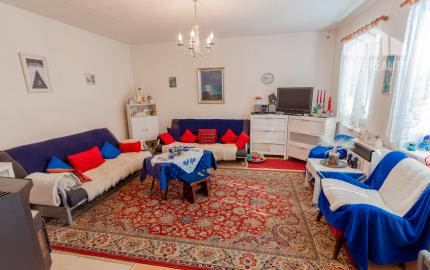 Útulný rodinný dom s garážou a krbom v pokojnej obci Závod – len 45 km od Bratislavy