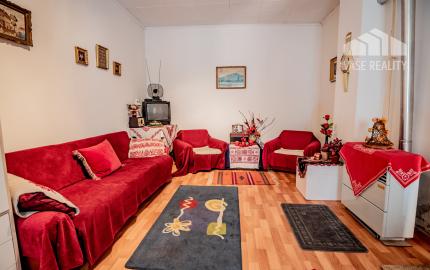 Útulný rodinný dom s garážou a krbom v pokojnej obci Závod – len 45 km od Bratislavy