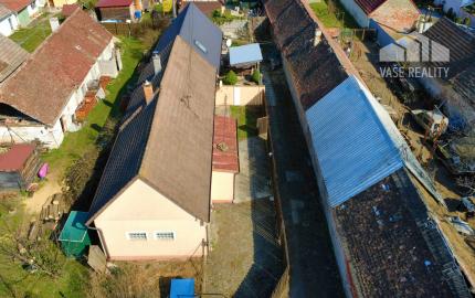 Útulný rodinný dom s garážou a krbom v pokojnej obci Závod – len 45 km od Bratislavy