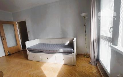 Svetlý 2-izbový byt s balkónom v žiadanej lokalite – Staničná ulica, Piešťany – 49,3 m²