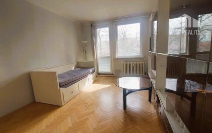 Svetlý 2-izbový byt s balkónom v žiadanej lokalite – Staničná ulica, Piešťany – 49,3 m²