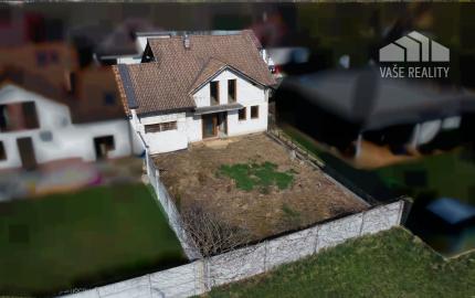 PRIESTRANNÝ RODINNÝ DOM MORAVANY N/V – UZAVRETÁ HRUBÁ STAVBA, GARÁŽ, VŠETKY SIETE