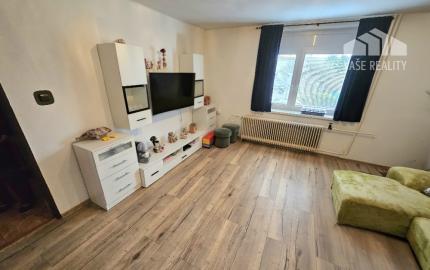 RODINNÝ DOM-HORNÉ OZOROVCE-POZEMOK 566 m2- 3,5 IZBOVÝ/ GARÁŽ