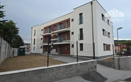 3i BYT 70m² balkón 5m², garáž + parkovacie miesto, novostavba BANKA