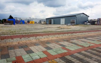 Priemyselný areál 9 000 m2 s montovanou halou 340 m2 - Nové Mesto n/V