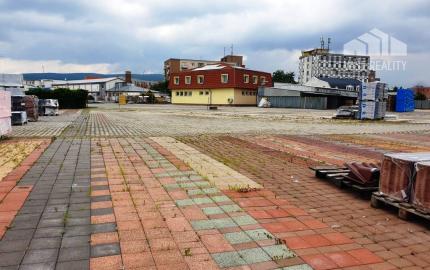 Priemyselný areál 9 000 m2 s montovanou halou 340 m2 - Nové Mesto n/V