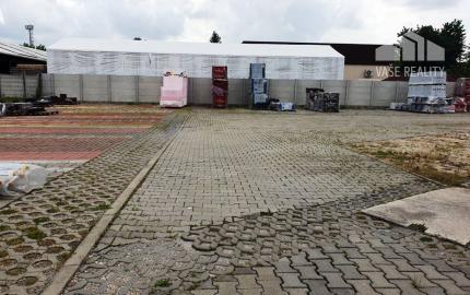 Priemyselný areál 9 000 m2 s montovanou halou 340 m2 - Nové Mesto n/V