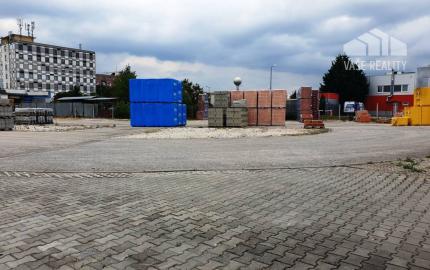 Priemyselný areál 9 000 m2 s montovanou halou 340 m2 - Nové Mesto n/V