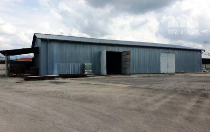 Priemyselný areál 9 000 m2 s montovanou halou 340 m2 - Nové Mesto n/V