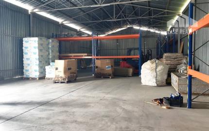 Priemyselný areál 9 000 m2 s montovanou halou 340 m2 - Nové Mesto n/V