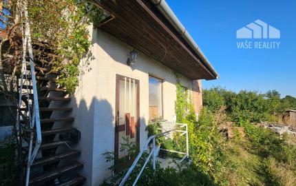 REKREAČNÝ DOMČEK  V CENTRE OBCE OSTROV PRI PIEŠŤANOCH