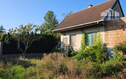 REKREAČNÝ DOMČEK  V CENTRE OBCE OSTROV PRI PIEŠŤANOCH