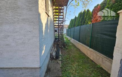 REKREAČNÝ DOMČEK  V CENTRE OBCE OSTROV PRI PIEŠŤANOCH