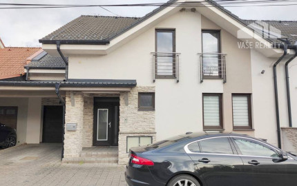SKVELÁ PONUKA!!! 5 izbový rodinný dom s garážou, Moravany nad Váhom