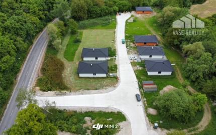 SKVELÁ CENA! NOVOSTAVBA 100 M2 BUNGALOV 4+1 *TYP 1* S POTOKOM, PRAŠNÍK