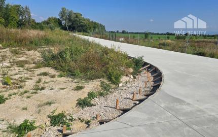 STAVEBNÝ POZEMOK 561 M² BOROVCE *VIDEO* /ELEKTRINA, VODA, KANALIZÁCIA/