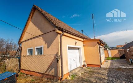 Útulný rodinný dom s garážou a krbom v pokojnej obci Závod – len 45 km