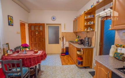 Útulný rodinný dom s garážou a krbom v pokojnej obci Závod – len 45 km