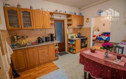 Útulný rodinný dom s garážou a krbom v pokojnej obci Závod – len 45 km