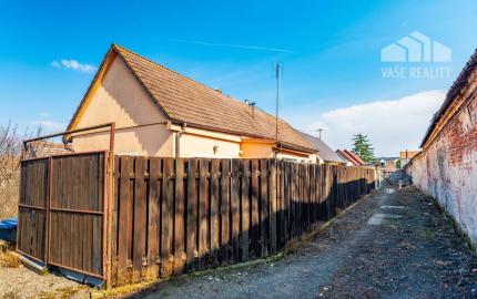 Útulný rodinný dom s garážou a krbom v pokojnej obci Závod – len 45 km