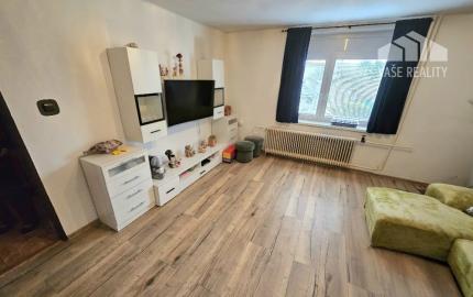 RODINNÝ DOM - HORNÉ OZOROVCE-POZEMOK 566 m2- 3,5 IZBOVÝ/ GARÁŽ