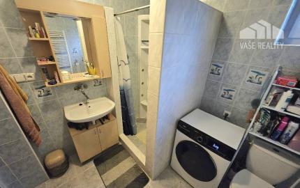 RODINNÝ DOM - HORNÉ OZOROVCE-POZEMOK 566 m2- 3,5 IZBOVÝ/ GARÁŽ