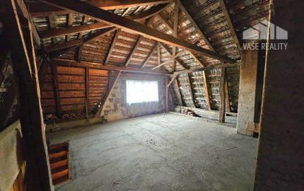 RODINNÝ DOM - HORNÉ OZOROVCE-POZEMOK 566 m2- 3,5 IZBOVÝ/ GARÁŽ