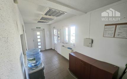 Komerčný areál pri hlavnom ťahu –Bánovce nad Bebravou 2466m2