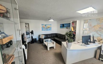 Komerčný areál pri hlavnom ťahu –Bánovce nad Bebravou 2466m2