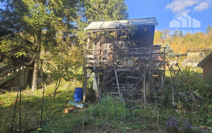 Záhrada s chatkou v kúpeľnom meste Trenčianske Teplice, 305 m2
